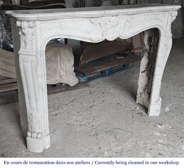 Cheminée de style Louis XV à coquille, en marbre de Carrare-4